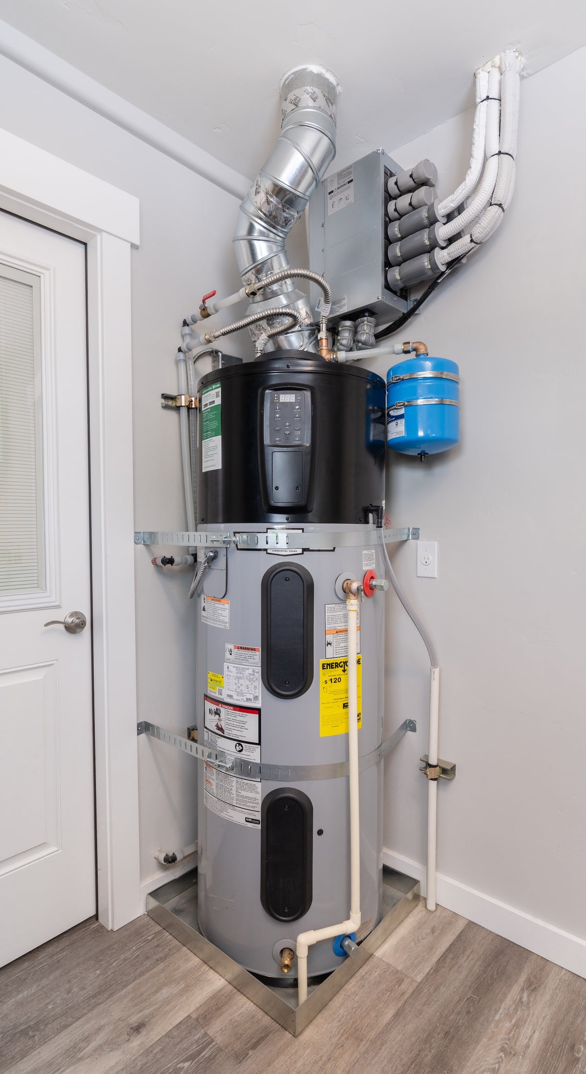 HOT WATER HEATER